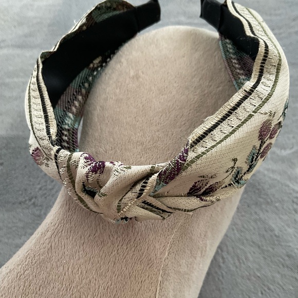 Floral Embroidered Headband - Picture 2 of 4